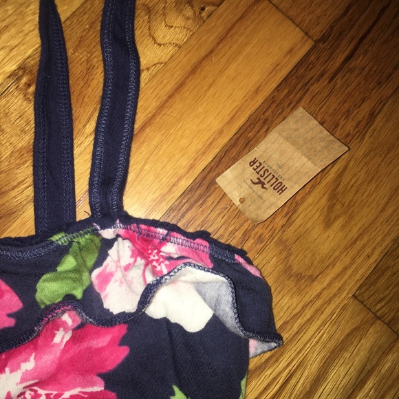 🌺 🆕Hollister Floral Top - Picture 3 of 4